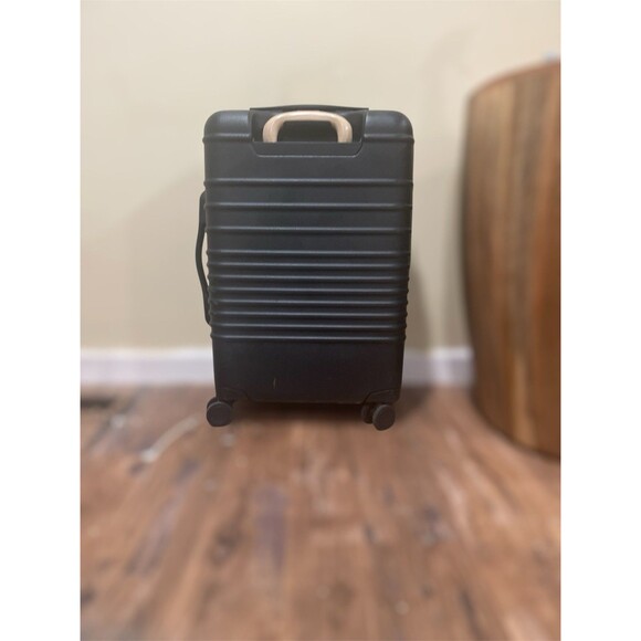 BÉIS Carry On Roller Black Luggage | Shay Mitchell BAE Suitcase - Picture 2 of 7